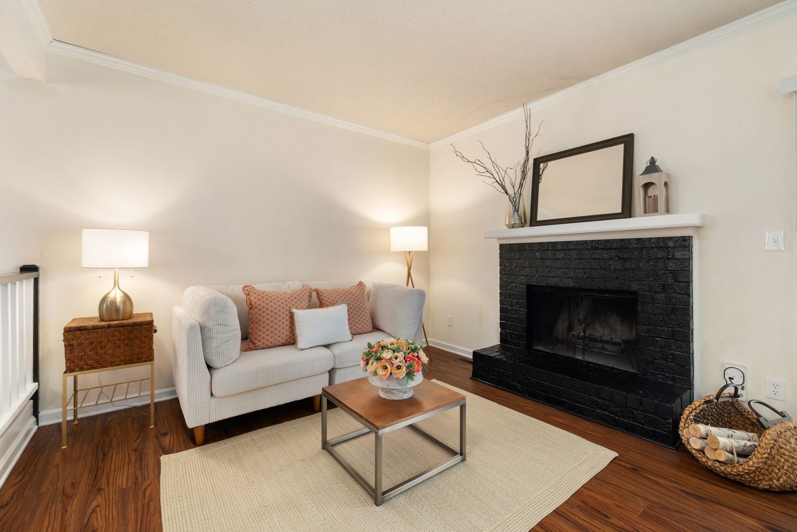 Living room, walkthrough-ready